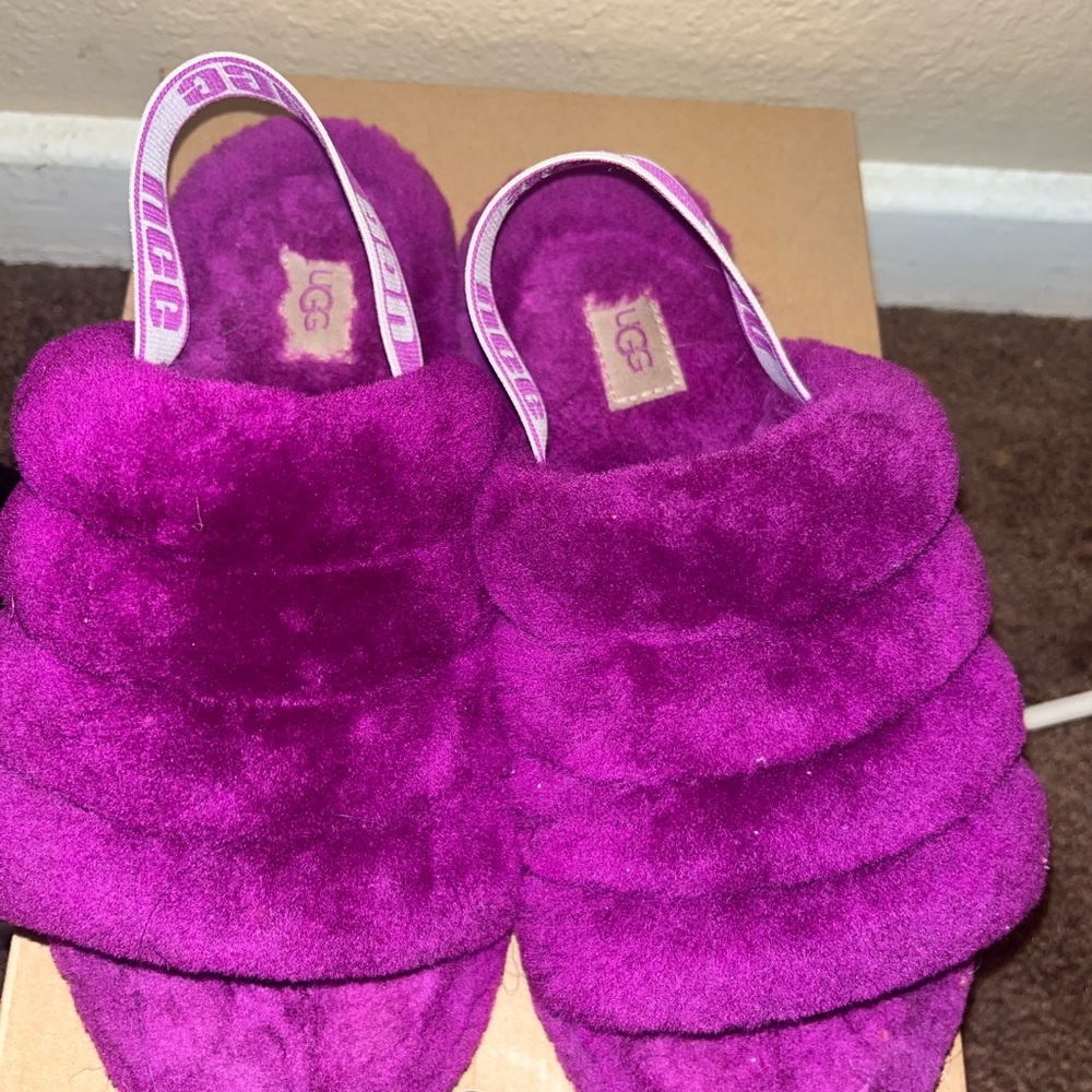 ugg slides - Picture 3 of 3